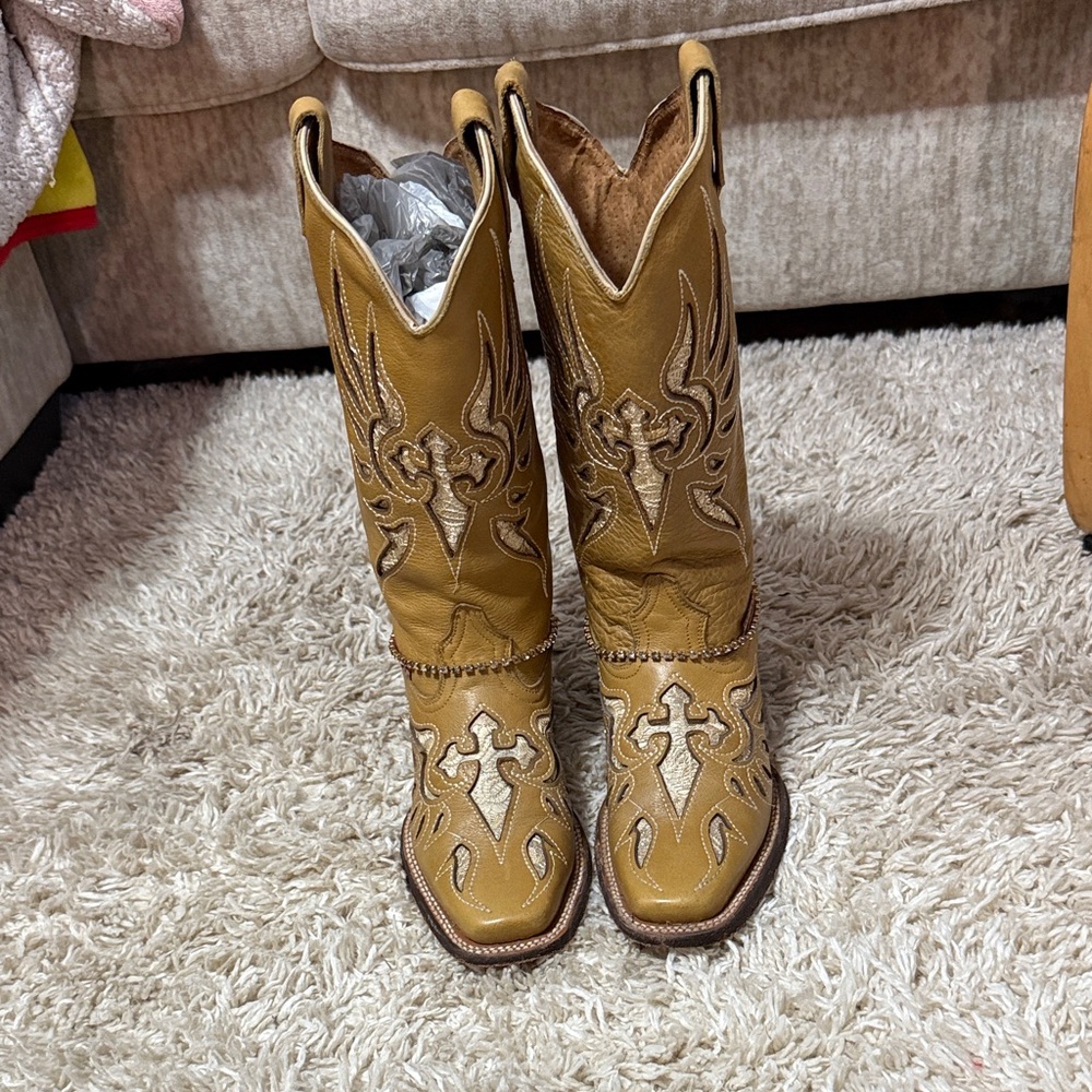 Tan Western Cowgirl Boots